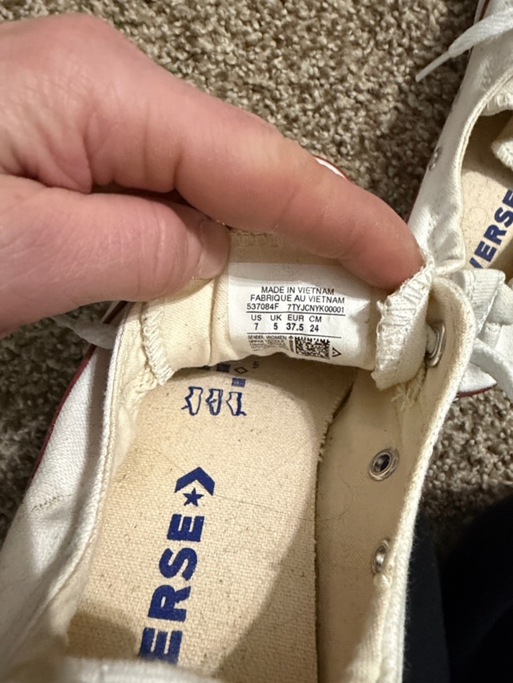 Women’s chucks size 7 Converse White Canvas Low Top Sneakers with Red Stripe - Picture 2 of 3